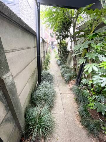 A hidden retreat in an exclusive residential area gallery image 5