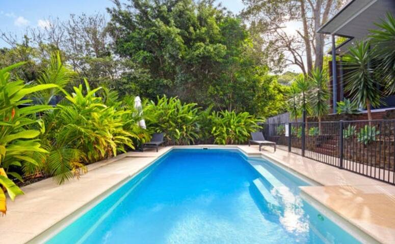 tropical retreat style home gallery image 2