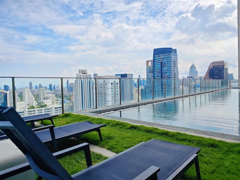 9/ Luxury living 2 bedrooms 5mins BTS Asok Nana