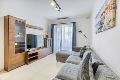 Charming & Central 3BR Apt with Private Terrace