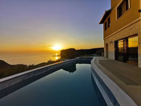 Lux Villa Provence w/ Postcard View over Horizont