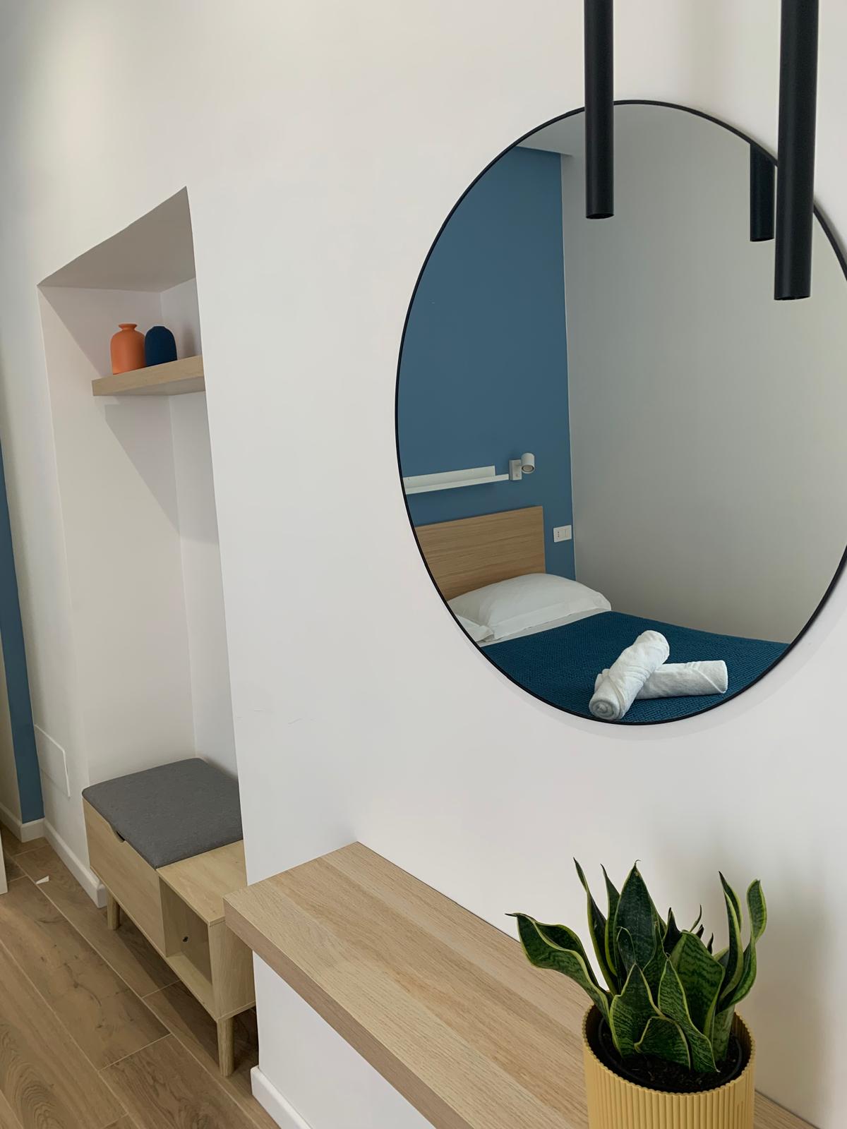 priestor na spanie so zrkadlom