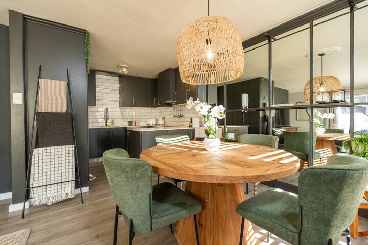 Luxury Green Point Apartment gallery image 5