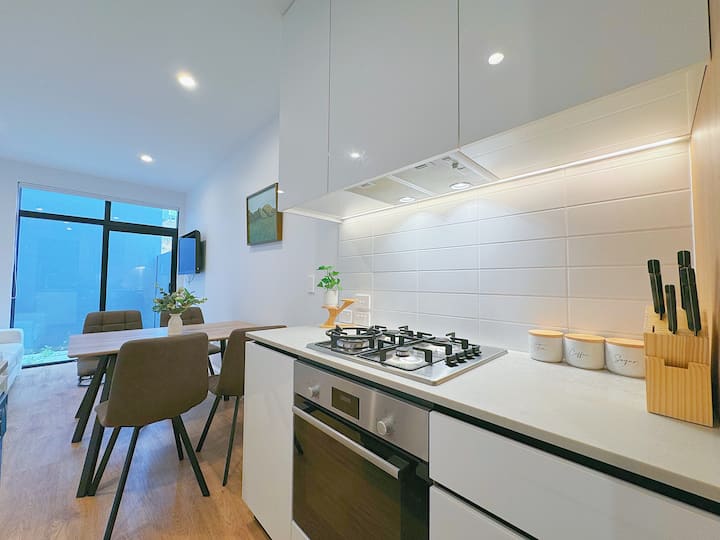 Full kitchen image 3