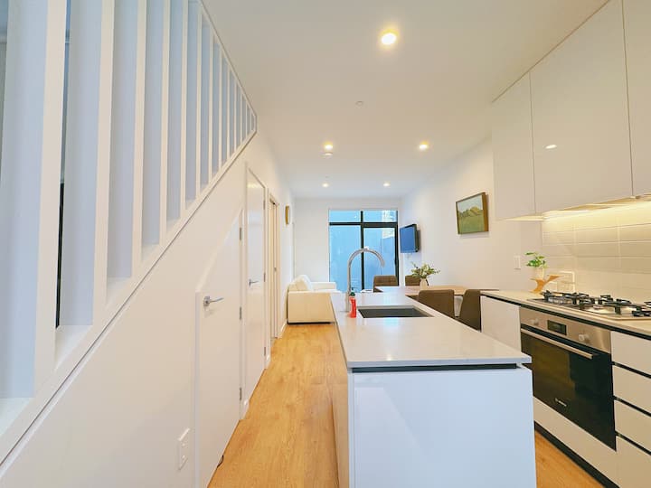 Full kitchen image 2