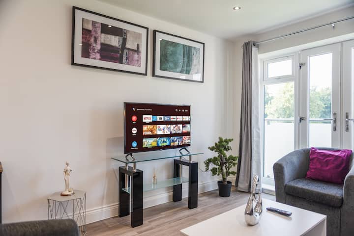 Modern 1 Bed Apart In Hatfield | Free Parking - Botany Bay - London