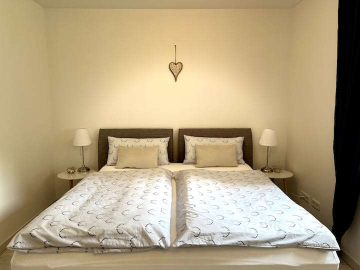 Veľká 180 cm pružinová posteľ (leto)