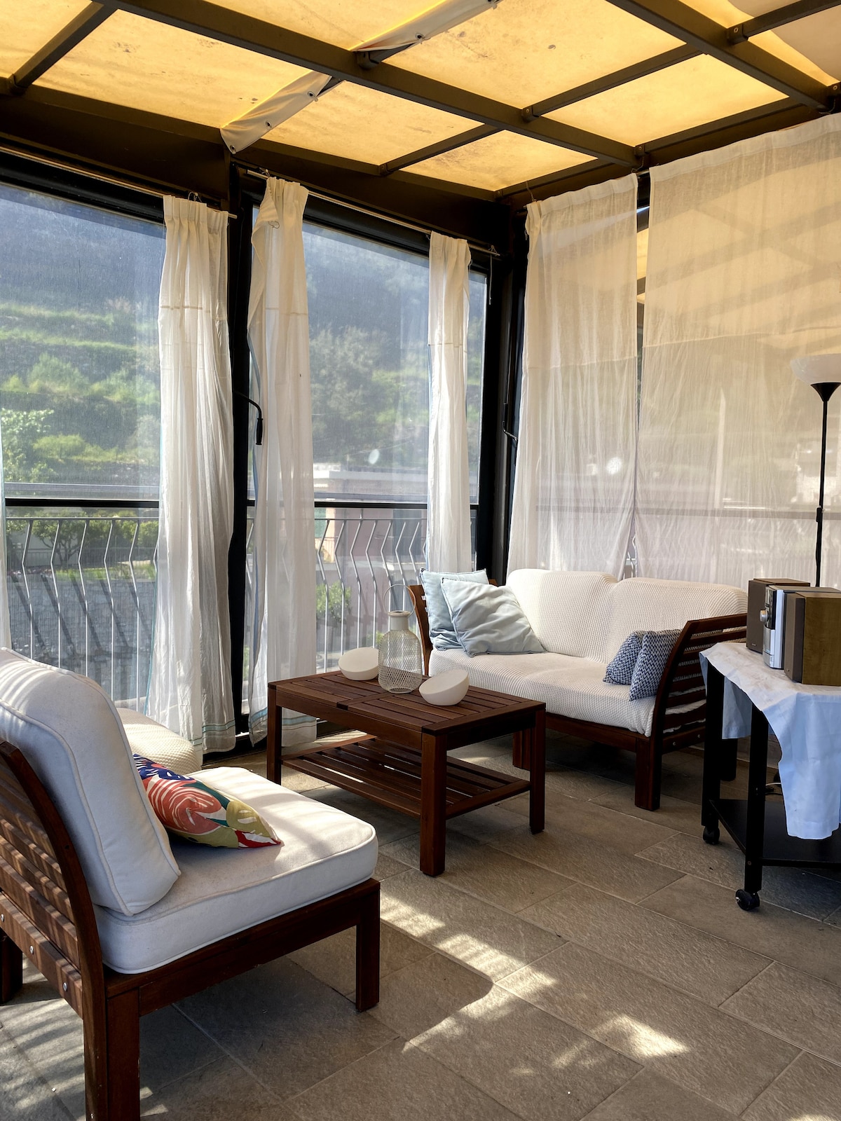 Airbnb performant: Penthouse with sea view (and garage) à Laigueglia