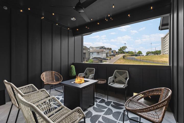 Stunning Home w/ Garage, Patio – Walk Restaurants gallery image 2