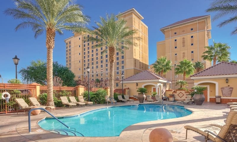 Roomy 3BR Grand Desert Suite *No Resort Fees!