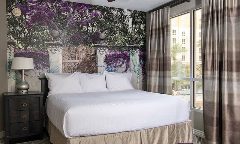 Roomy 3BR Grand Desert Suite *No Resort Fees! gallery image 4