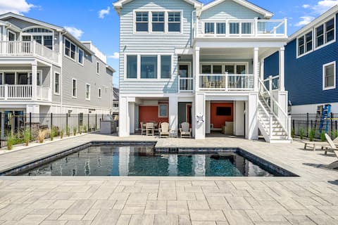 Spacious Bayfront Home with Pool