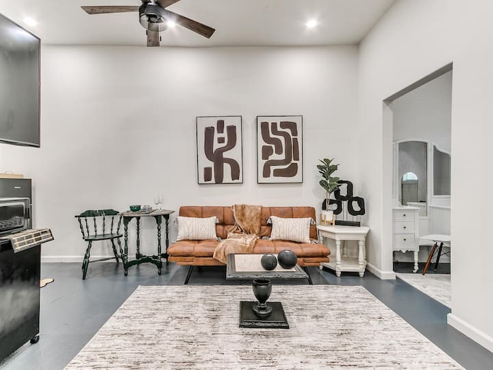 The Cottage - Edmond, OK