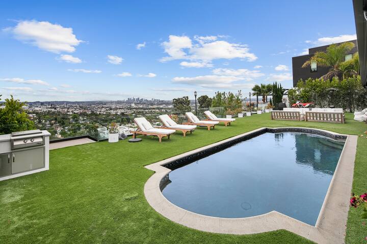 Famous Sunset Blvd Villa With Pool Jacuzzi & View gallery image 3