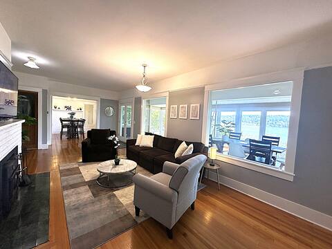 3 BR Beautiful Lake View Home