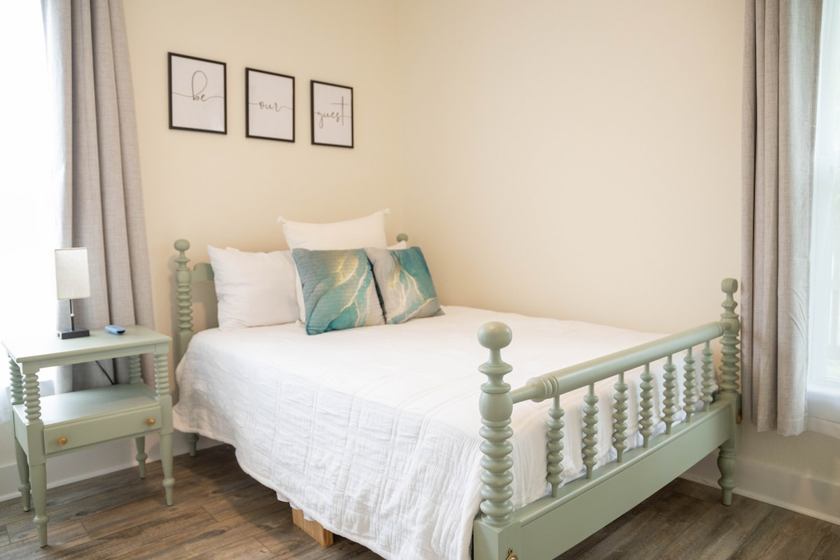 Guest Bedroom #1 with Smart TV