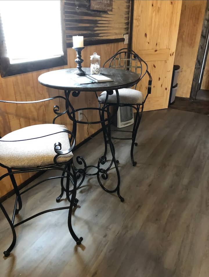 Holland Hill Cabin On A Pond - Henderson, TX