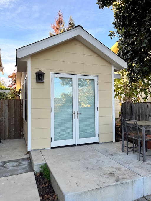 Airbnb Cute in-law studio