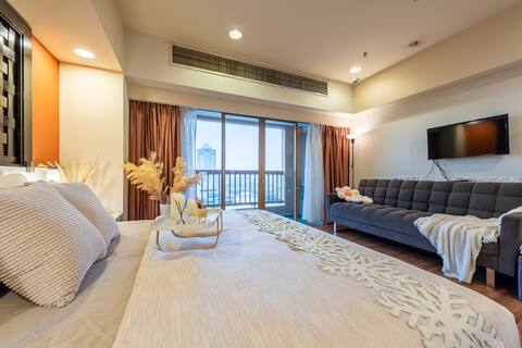 Balcony Resort Suite 2-6Pax | Lagoon View Homestay