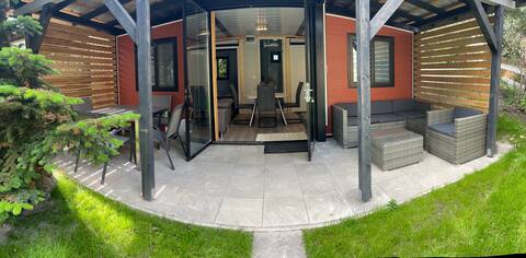 Tiny house, close to water, lake view, sauna use