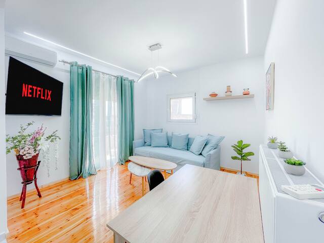AYA Luxury Home – free public parking gallery image 2