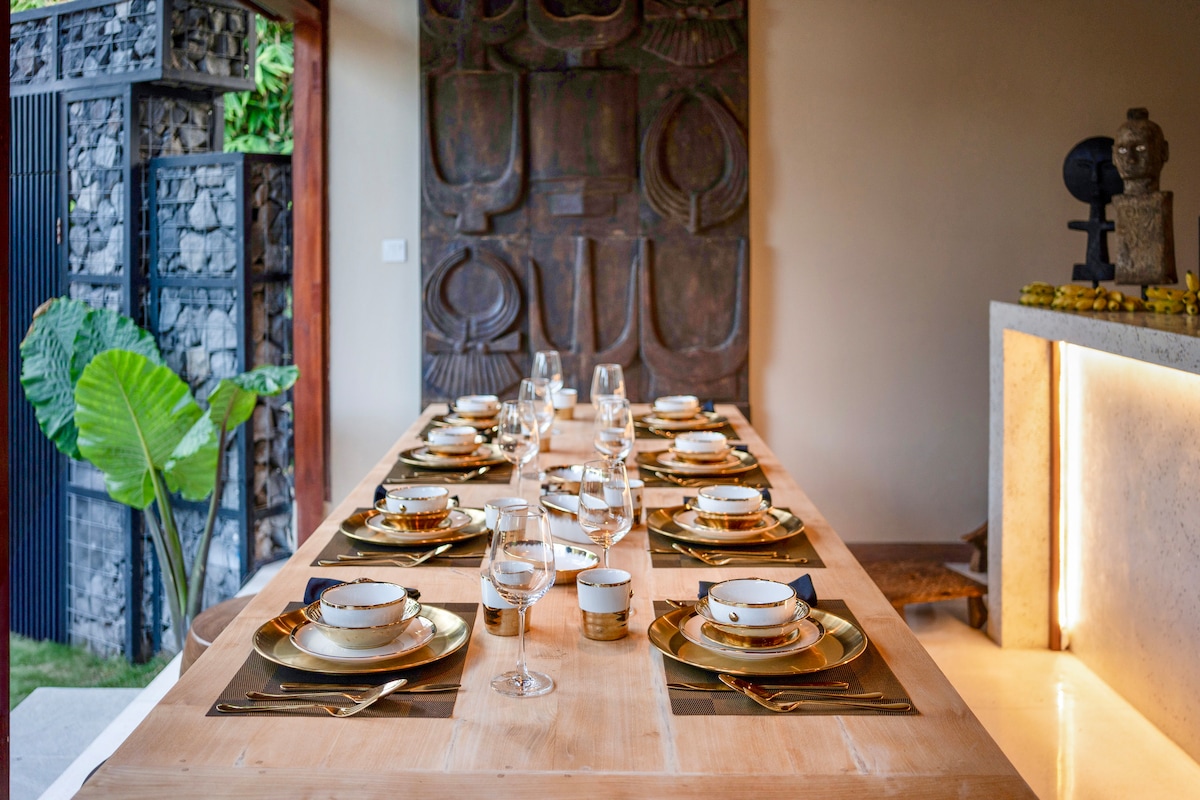 Home in Canggu · ★5.0 · 6 bedrooms · 7 beds · 5 baths รายการ Airbnb เปรียบเทียบ
