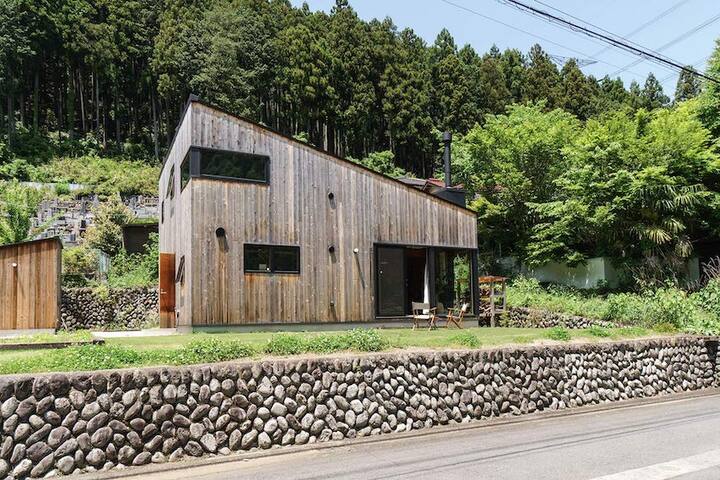 青梅 御岳ハウス：御嶽駅から徒歩3分！山遊びにも川遊びにも、自然を満喫できる大人の隠れ家コテージ gallery image 4