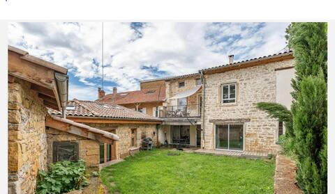 farmhouse 10 min Lyon and A6