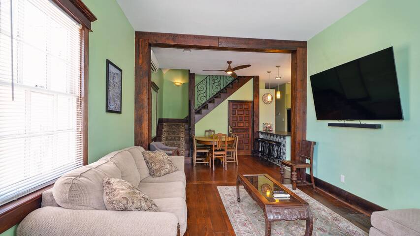 Steps from Frenchmen St, Big backyard & Yard games gallery image 3