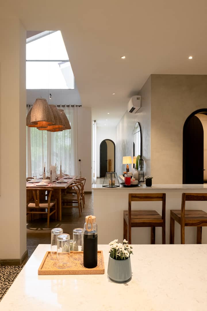 Dining area image 2