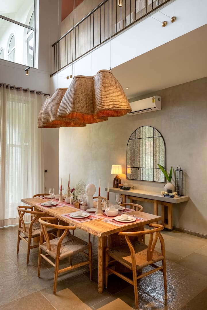 Dining area image 1