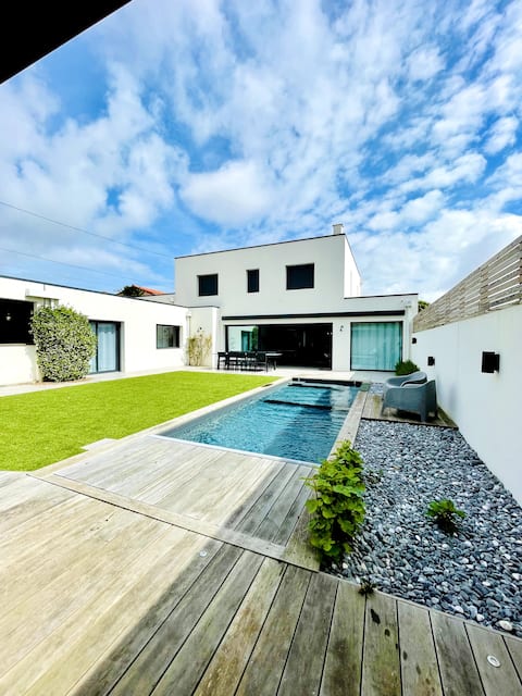 L'Escapade – Villa with pool