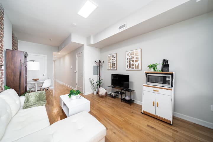 Centrally Located Apartment W/ Yard - Hoboken, NJ
