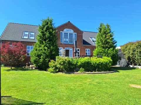 Spacious house with lovely garden