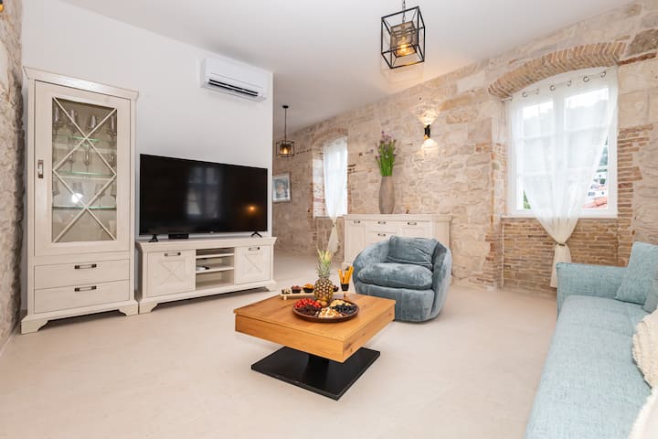 Casa Ciccarelli - 2br Apartment W/terrace - Brač