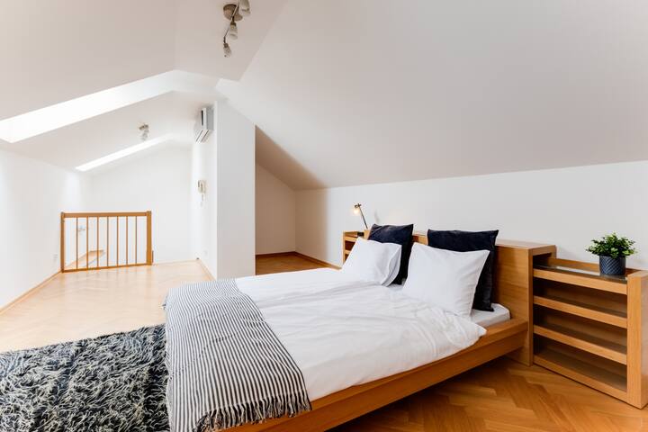 Spacious apt Bílkova 5C gallery image 3