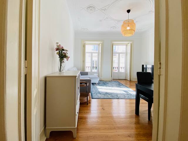 Almirante Reis Classic: 2-Bedroom Lisbon Gem gallery image 3
