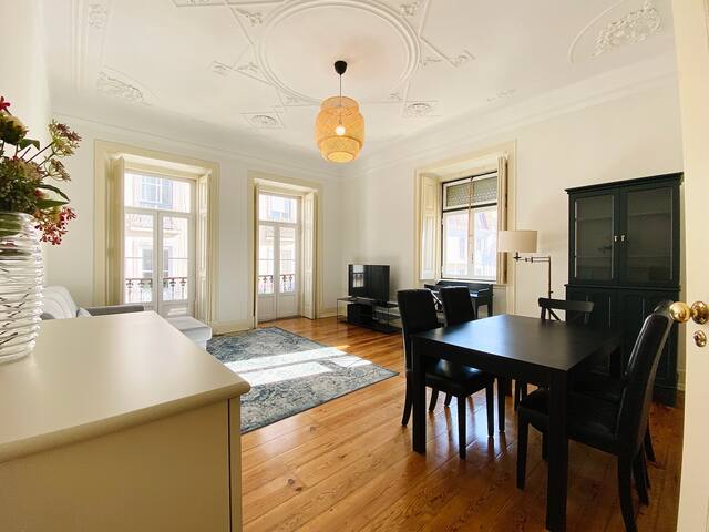 Almirante Reis Classic: 2-Bedroom Lisbon Gem gallery image 4