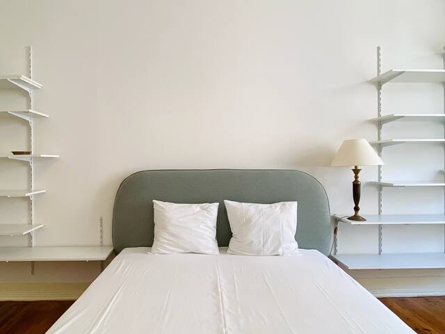 Almirante Reis Classic: 2-Bedroom Lisbon Gem gallery image 5