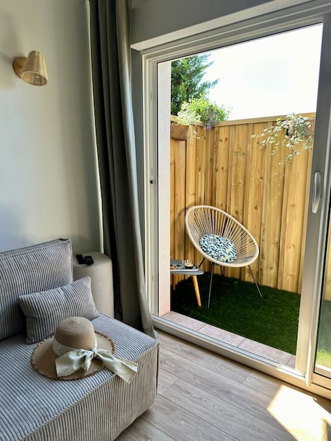 Airbnb performant: Maison des Oyats – T2 great comfort with terrace à Andernos Les Bains