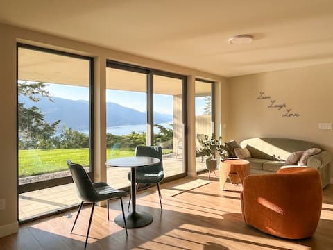 Popular Airbnb listing: Superior Queen Room - Kelowfornia Lakeview Retreat in Central Okanagan