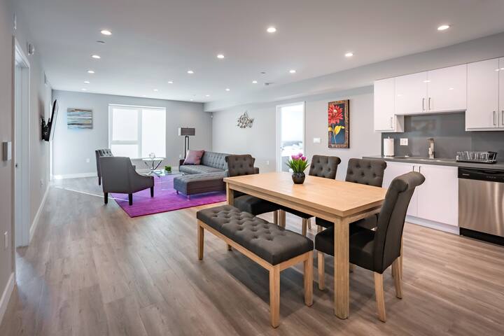 Prime Hollywood Stay | 2BD/2BA | Walk Score 99 |