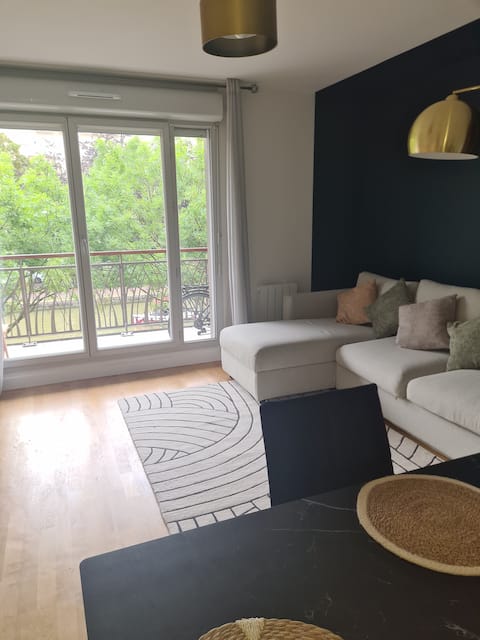 Top performing Airbnb: Pleasant, central, canal view, 1 to 4 people in Pantin