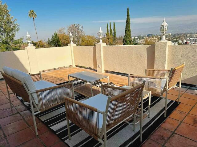 Hollywood Hillside Villa gallery image 5