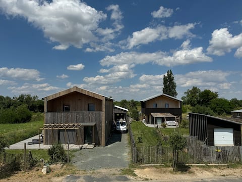 2 Wooden Houses, Conches, 18 people