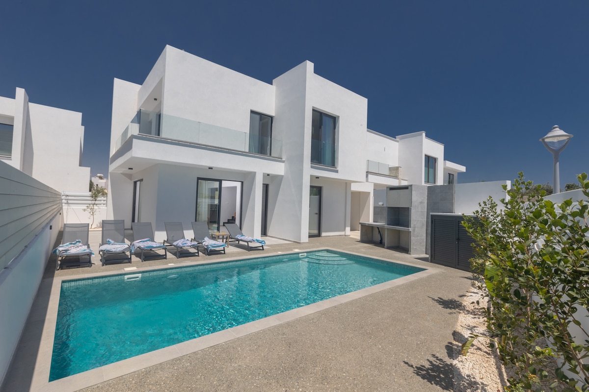 Villa Selma, superbe villa de 4 chambres à Pernera avec piscine ...