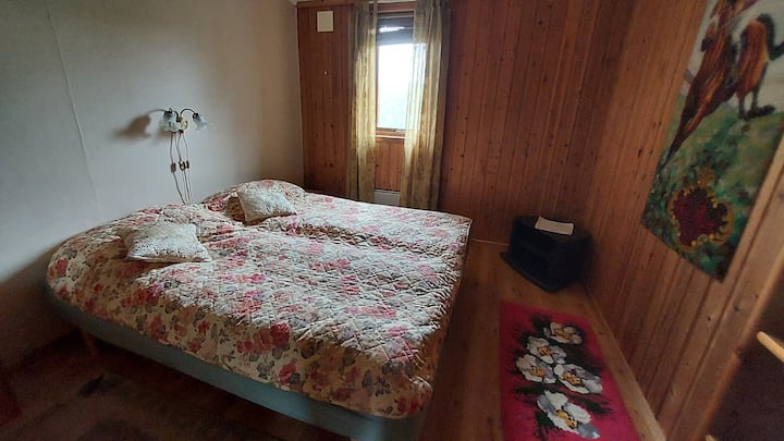 2 jednolôžka spojené do dvojlôžka. V prípade potreby môže byť oddelené.