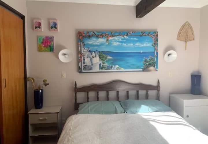 เตียงควีนไซส์ในห้องนอน 1.