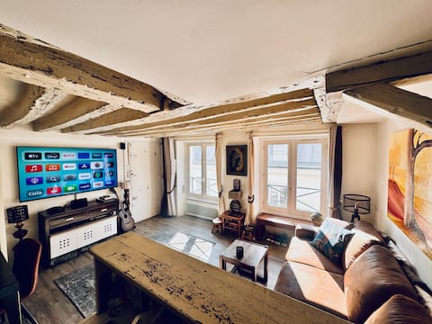 Popular Airbnb listing: Arty duplex in the heart of the Marais in Paris 4e Arrondissement
