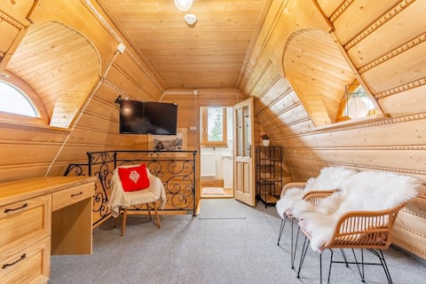 Successful Airbnb property: Sisters' House with mountain views in Gmina Bukowina Tatrzańska